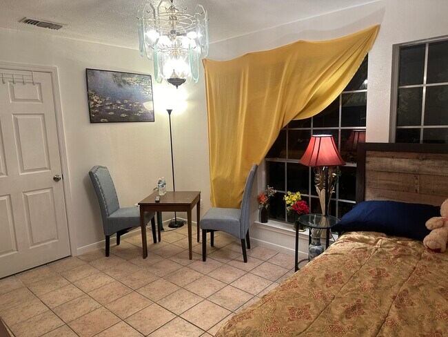 Fully Furnished room for rent available - 9414 Worfield Ct