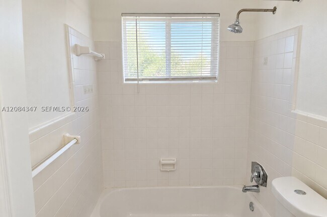 Photo - 300 SE 9th St Unit 4