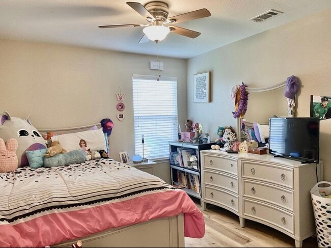 Photo - 118 Feverbush Dr