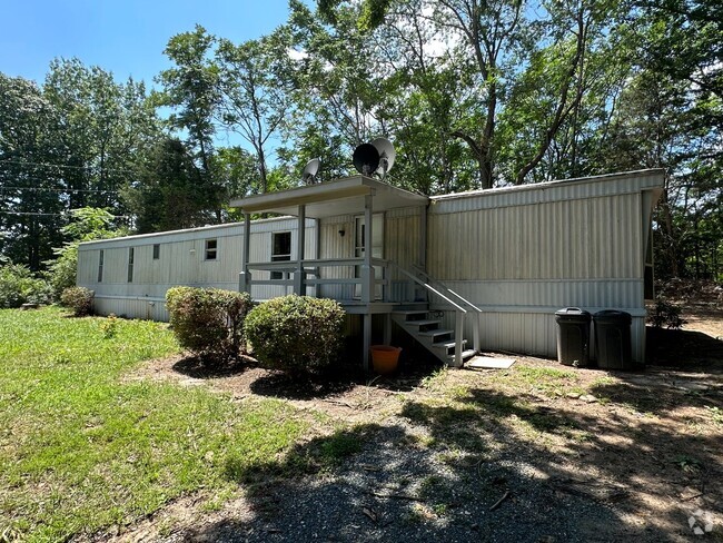 Building Photo - Private mobile home on large lot! 2 bed 2 ...