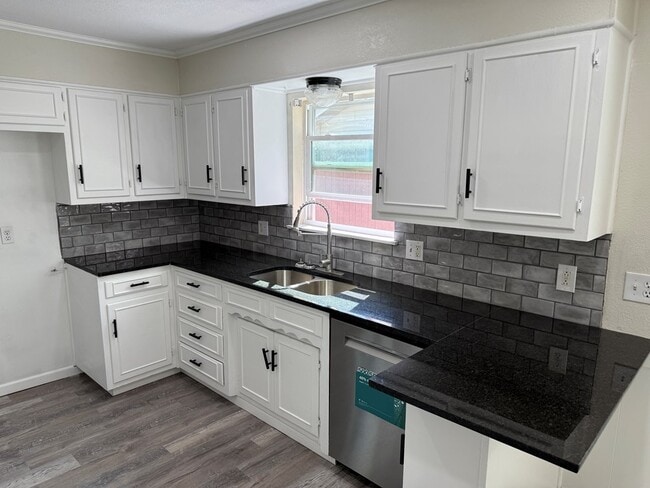 Photo - 3821 E Everglade Ave