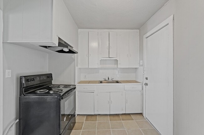 Photo - 10922 Oswego St