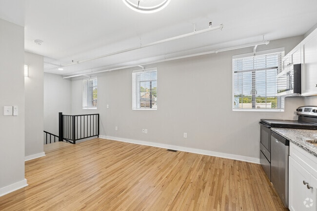 2BR, 2BA - 1,008SF - Living Room