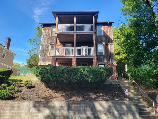 Front of apartment - 306 Amabell St Unit 2