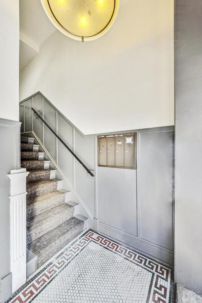 Photo - 2541 N California Ave Unit 3