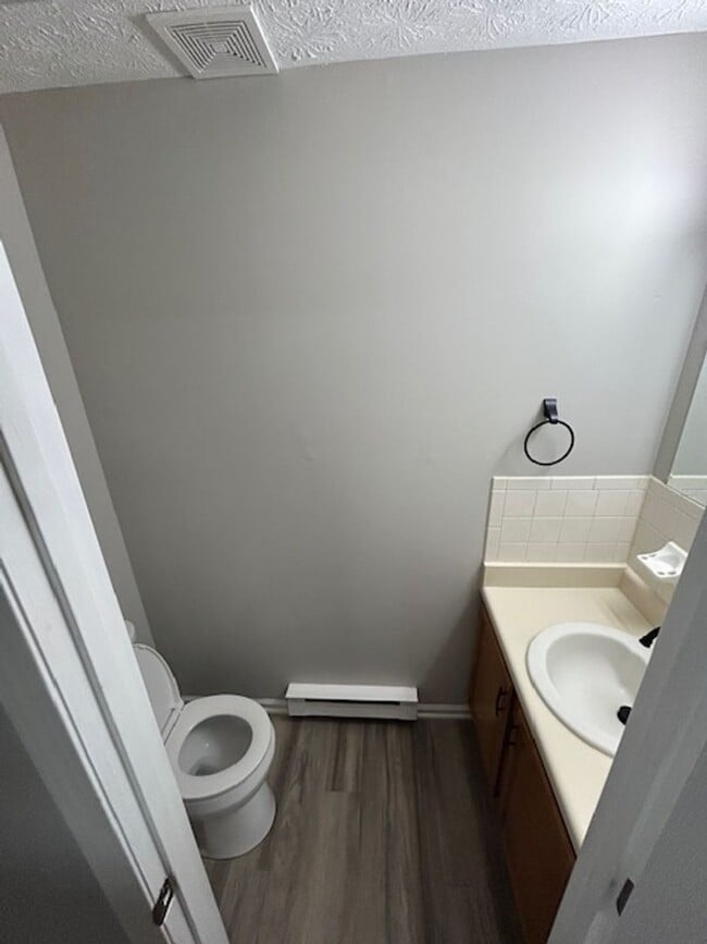 Photo - Rent Promotion - $500 off 2nd Month Rent if lease signed by 2/15/26. Unidad 1205-B Bunker Hill