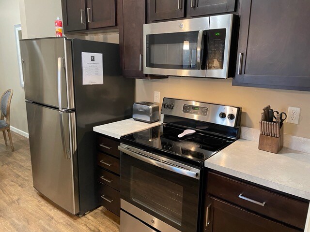 Photo - 4784 Holmes St