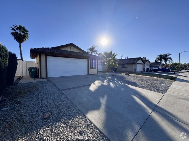 Building Photo - 29677 Woodlands Ave Rental