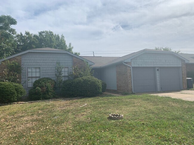 Building Photo - Affordable 3/2 House