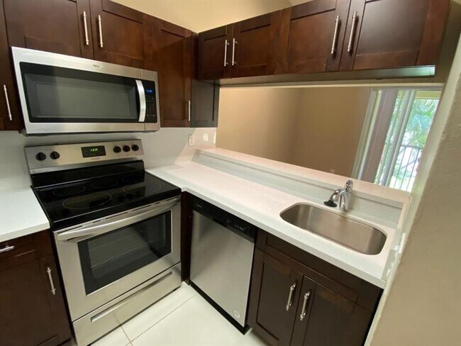 Photo - 19213 Glenmoor Dr Unit 19213