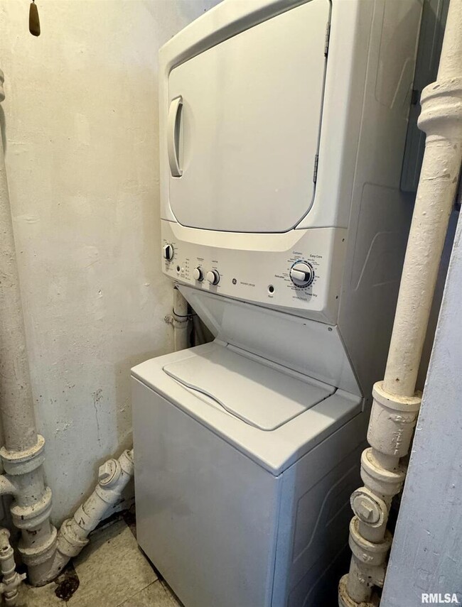 Photo - 902 39th St Ct