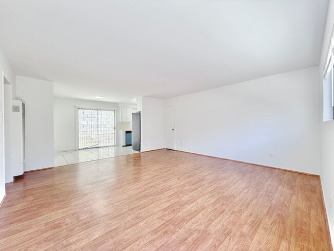 Building Photo - 540 E Hyde Park Pl Unit 2