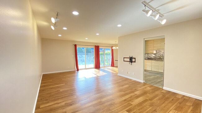Photo - 4825 Kimball Hill Dr Unit B1