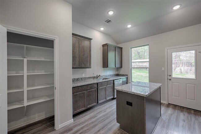Photo - 16494 Piper Ln