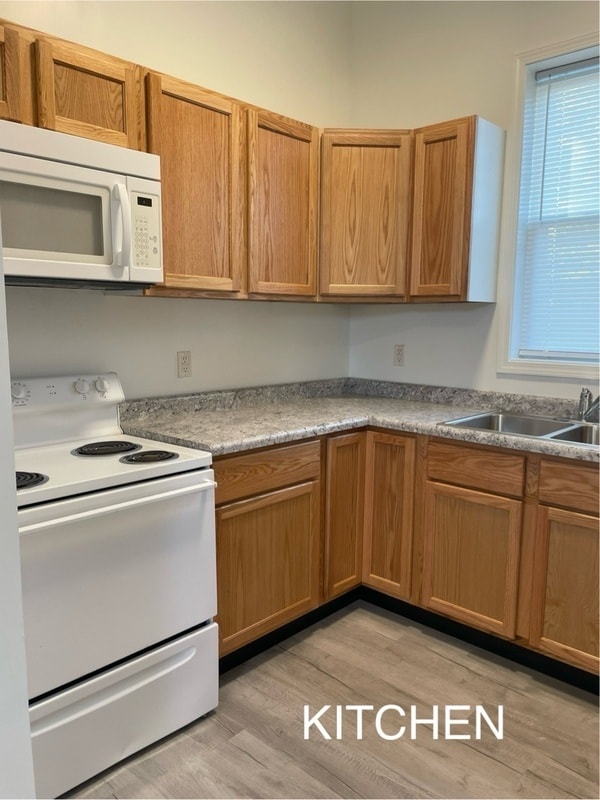 Building Photo - 231 E 13th St Unit 2