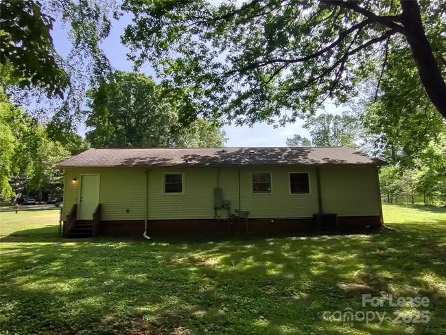 Building Photo - 710 Sharon Dr Rental