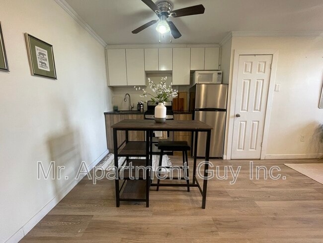 Photo - 44 Victoria Ave S Unit Suite 303