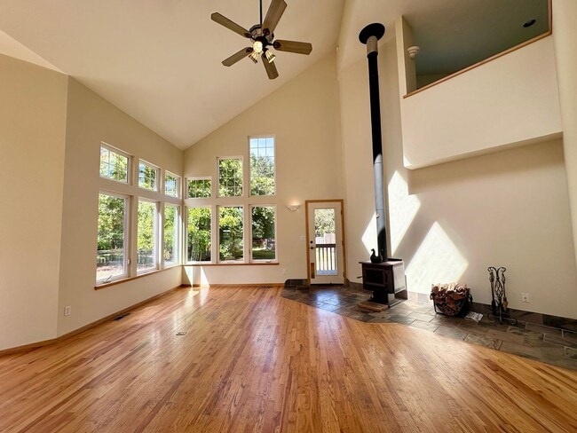 221 Russell Ln
