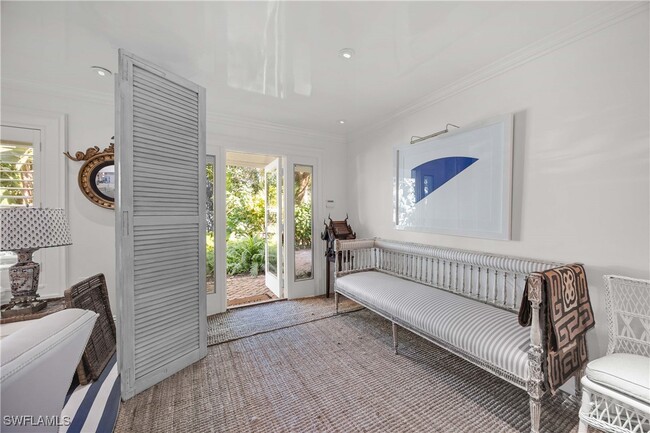 Photo - 295 6th St N