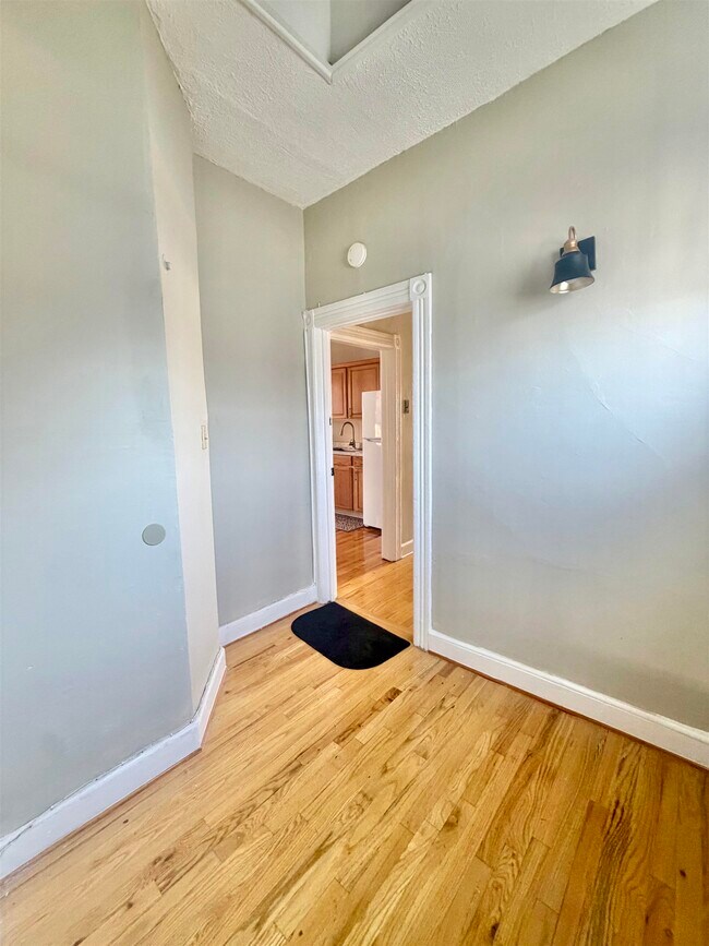 Photo - 212 Plainfield Ave Unit 2