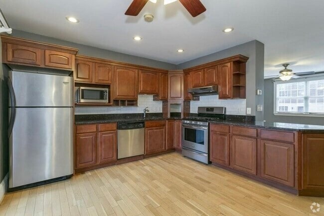 Building Photo - 454 W Fourth St Rental