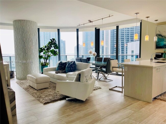 Building Photo - 45 SW 9th St Unit 2003