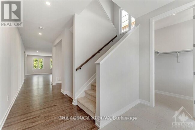 Photo - 89 Hackamore Cres