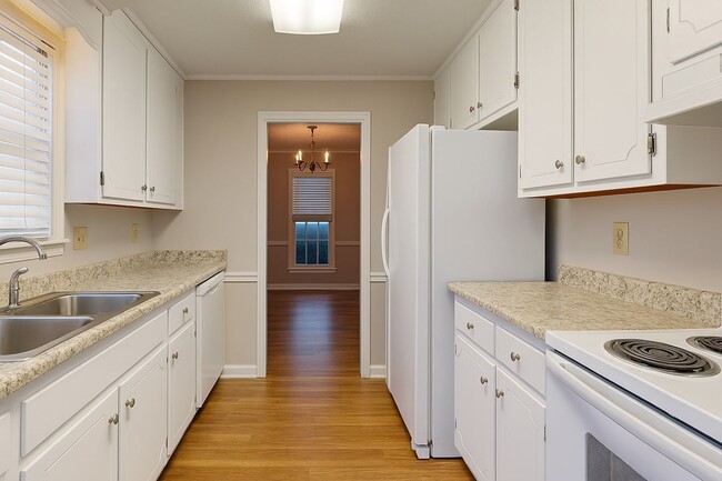 Photo - 1806 Heatherton Dr