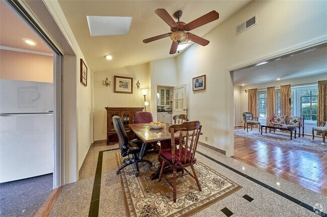 Building Photo - 433 S Bundy Dr Rental
