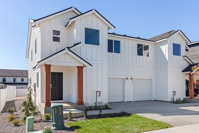 Building Photo - Lease special, save $900.00 if you sign an... Rental