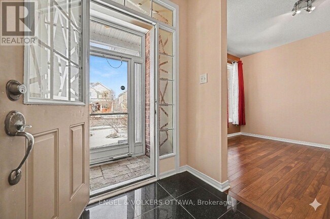 Photo - 352 West Ridge Dr