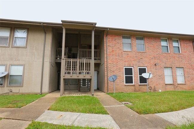 Building Photo - 418 Garland Dr Unit 208 Rental
