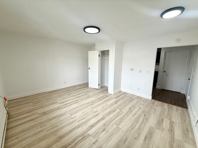 Building Photo - 1886 Ave B