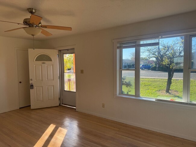 Photo - 3/2 Huge Yard and Garage