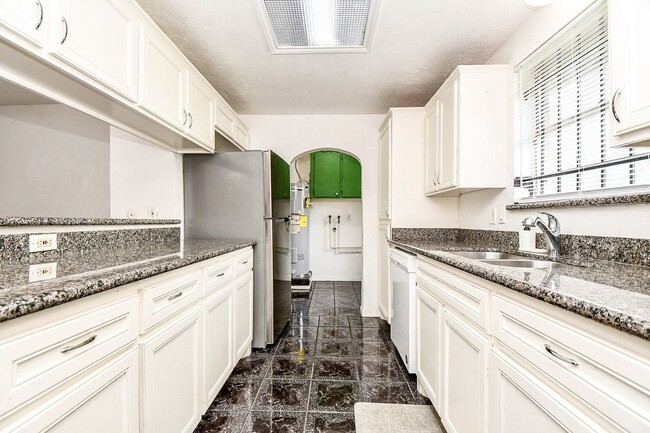 Photo - 9037 Crestview Dr