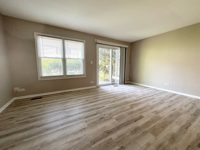 Photo - 2543 Prairieview Ln S