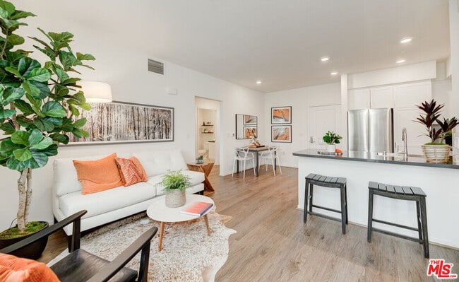 Photo - 1900 Inland Empire Blvd