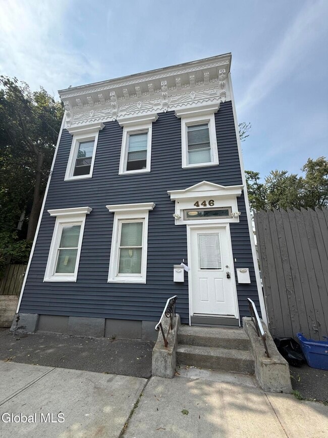 Building Photo - 446 1st St Unit 2