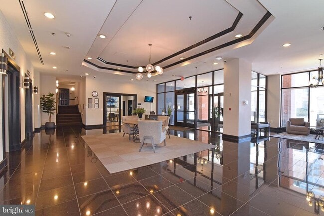 Building Photo - 1001 N Randolph St Unit 215 Rental
