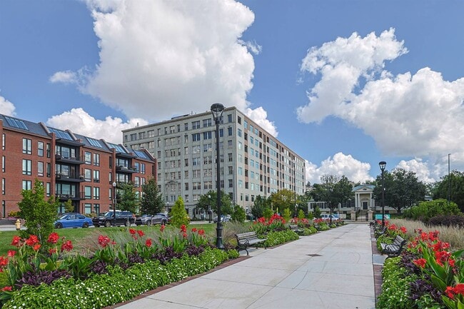 Building Photo - 400 Pike St Unit 903