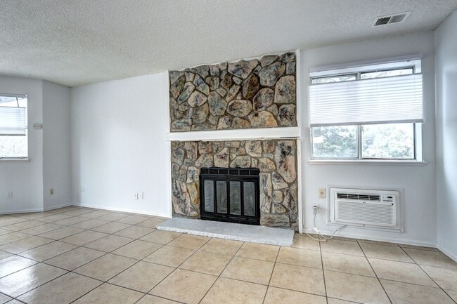 Photo - 2 bed 1 bath Condo in Victoria Crossing II Unit 1512L