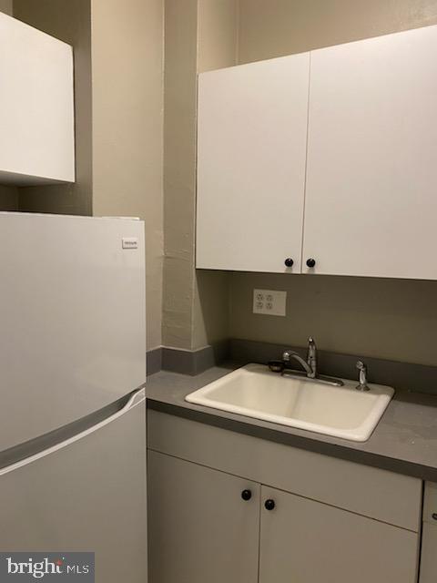 Building Photo - 2031 Locust St Unit 405