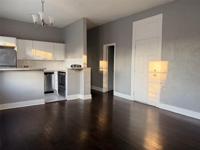 Photo - 1849 Dewey St Unit 4