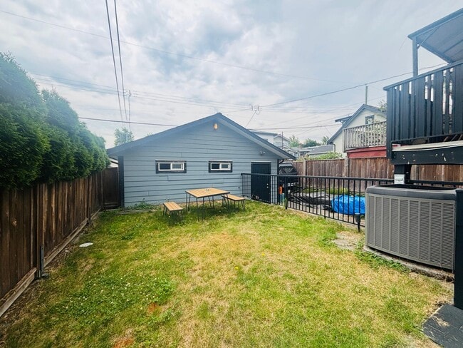 Photo - 2629 6th Av E