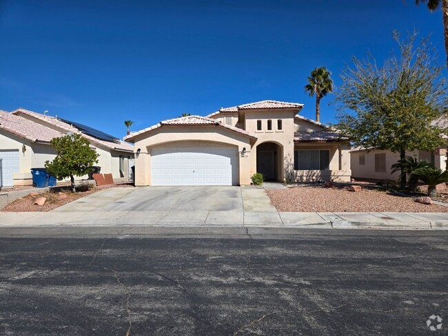 Building Photo - A stunning 4 Bedroom Home with a Pool & Spa