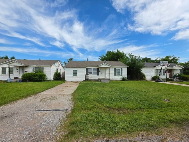 Photo - 3 Bed 1 Bath Home in Shawnee!
