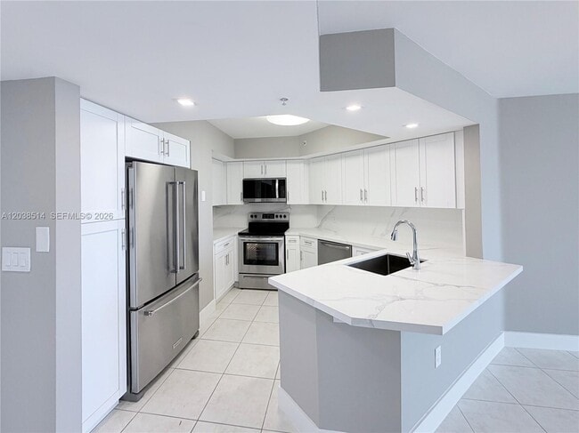 Building Photo - 1800 Sunset Harbour Dr Unit 1211