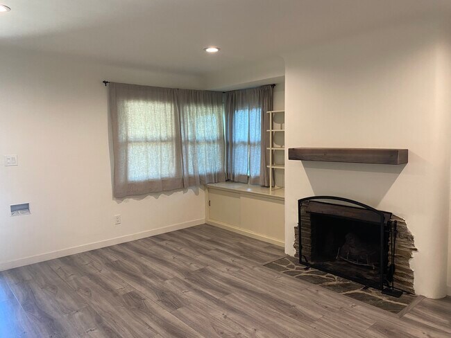 Photo - 1523 N Grand Oaks Ave