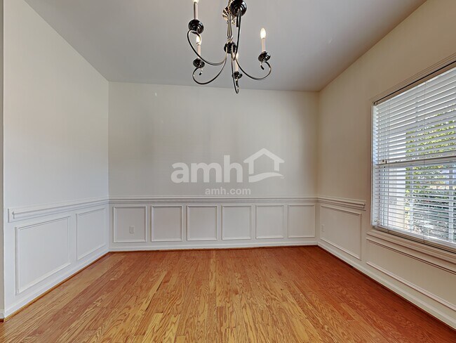 Photo - 10 Oakville Ct