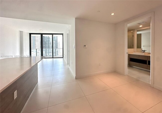 Photo - 1300 S Miami Ave Unidad 1204